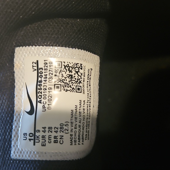 Nike  All-Black Sneakers - Picture 5 of 7